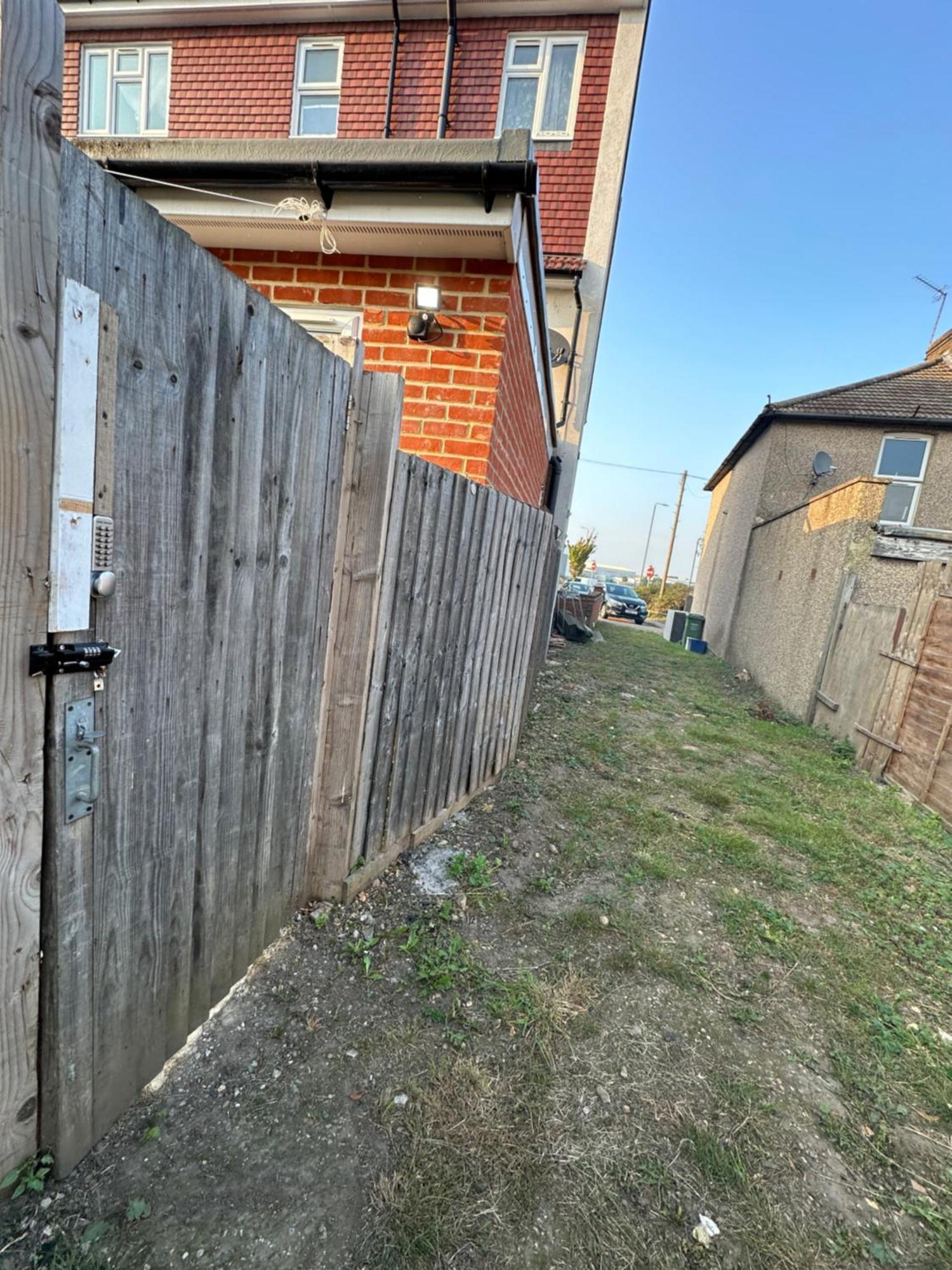 Luxury Ensuite Studio In Crayford Dartford Bexley London With Full Kitchen And Side Garden Alleyway Entrance Erith Экстерьер фото