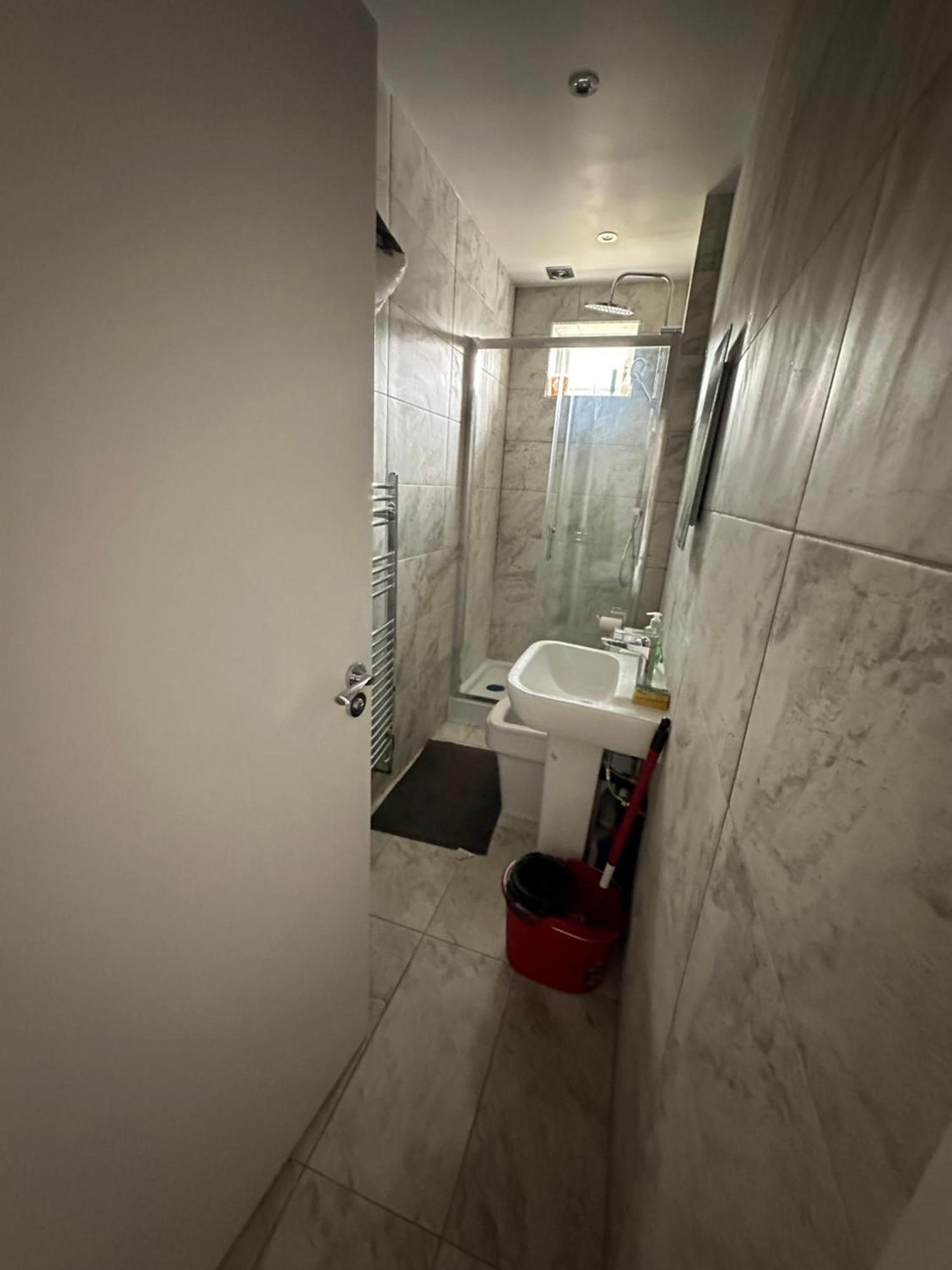 Luxury Ensuite Studio In Crayford Dartford Bexley London With Full Kitchen And Side Garden Alleyway Entrance Erith Экстерьер фото