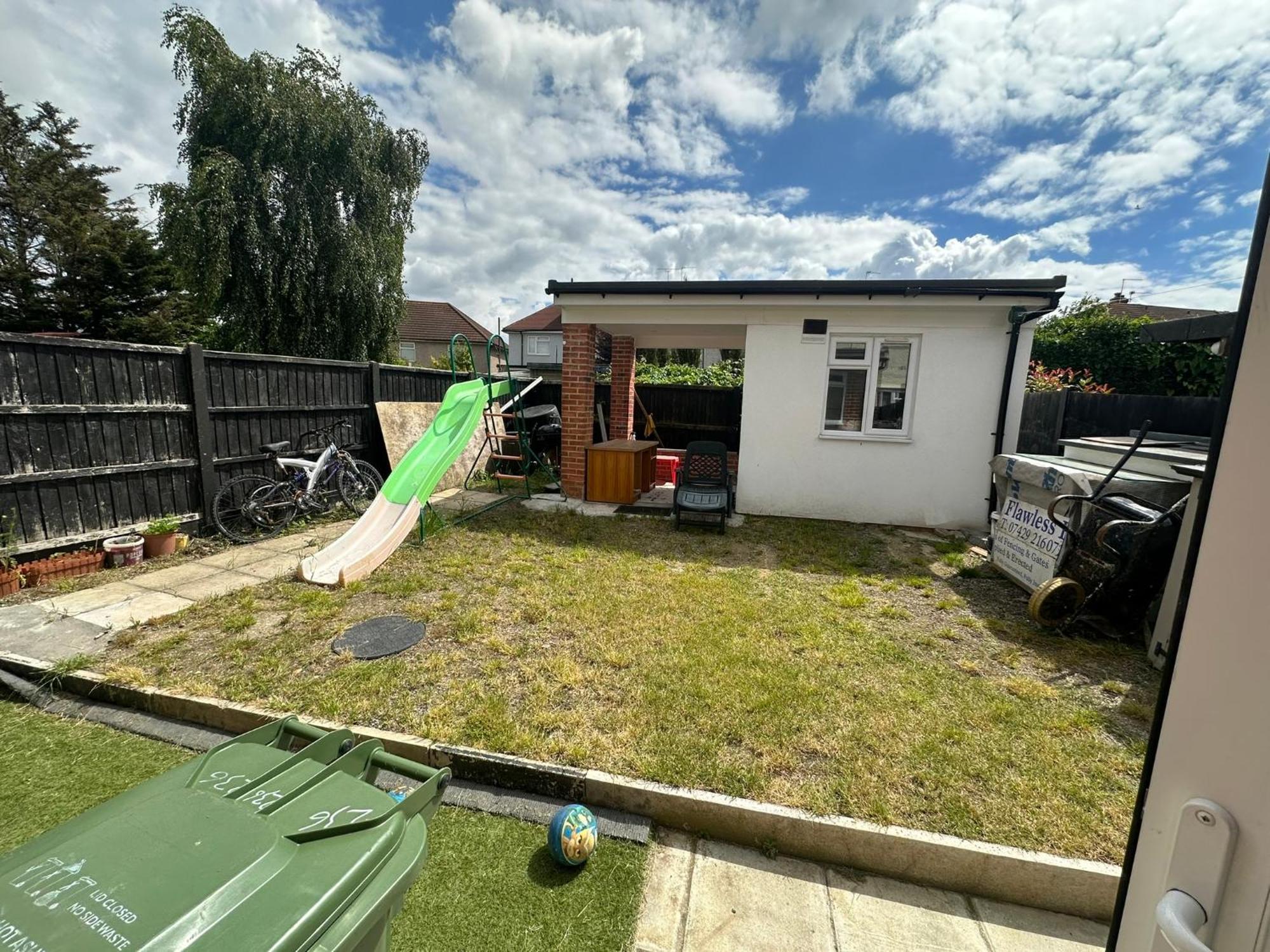 Luxury Ensuite Studio In Crayford Dartford Bexley London With Full Kitchen And Side Garden Alleyway Entrance Erith Экстерьер фото