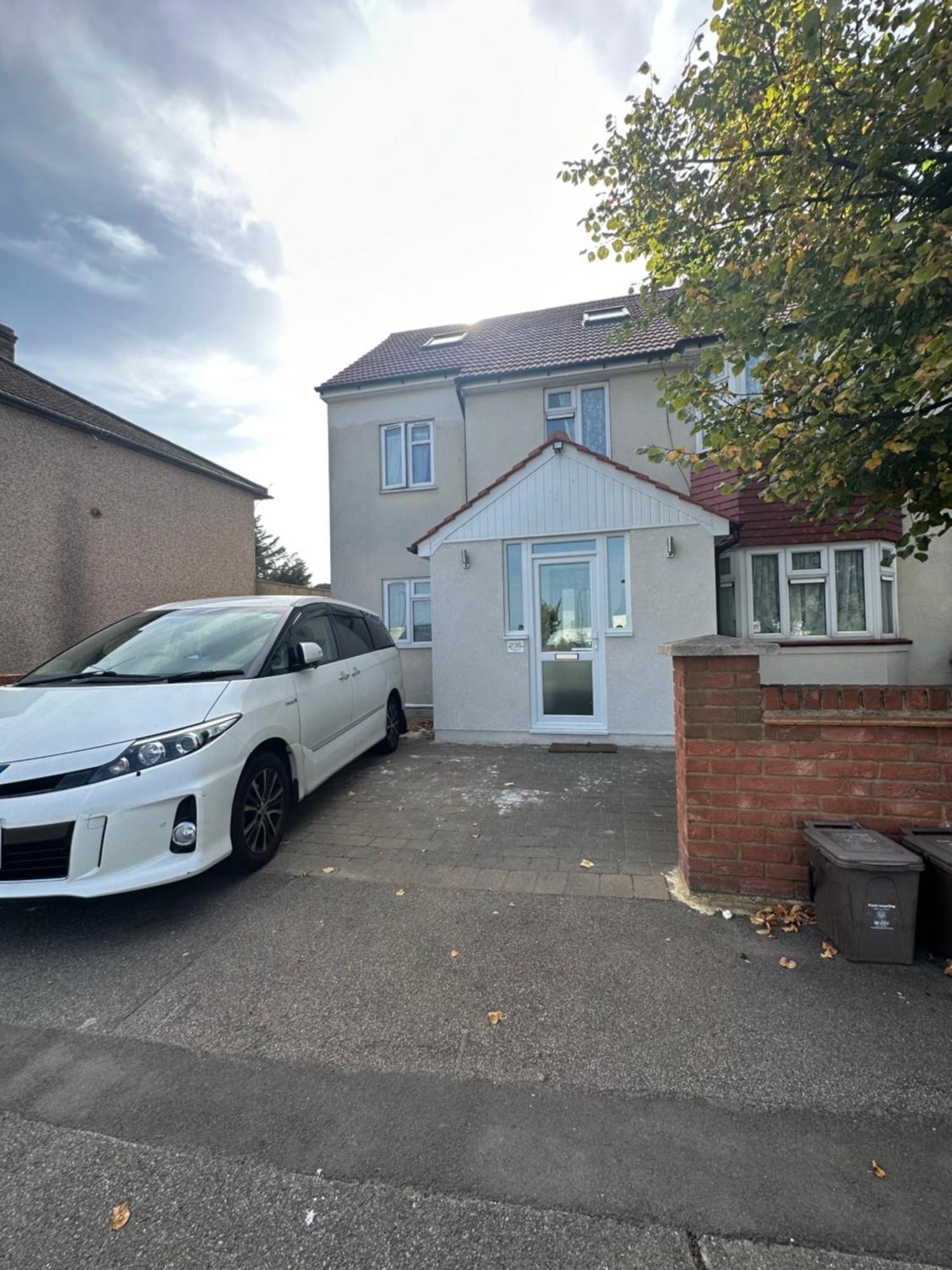 Luxury Ensuite Studio In Crayford Dartford Bexley London With Full Kitchen And Side Garden Alleyway Entrance Erith Экстерьер фото