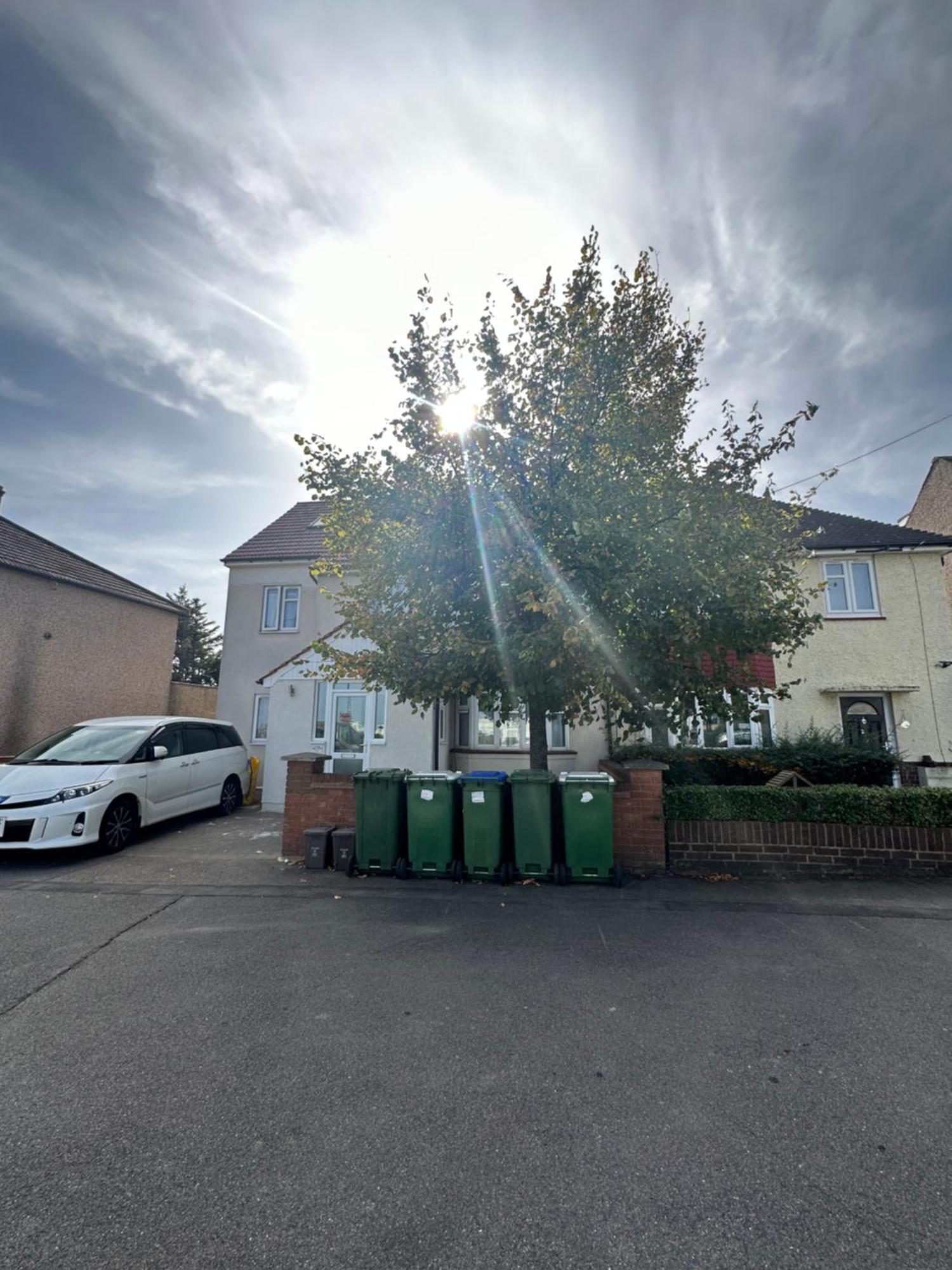 Luxury Ensuite Studio In Crayford Dartford Bexley London With Full Kitchen And Side Garden Alleyway Entrance Erith Экстерьер фото