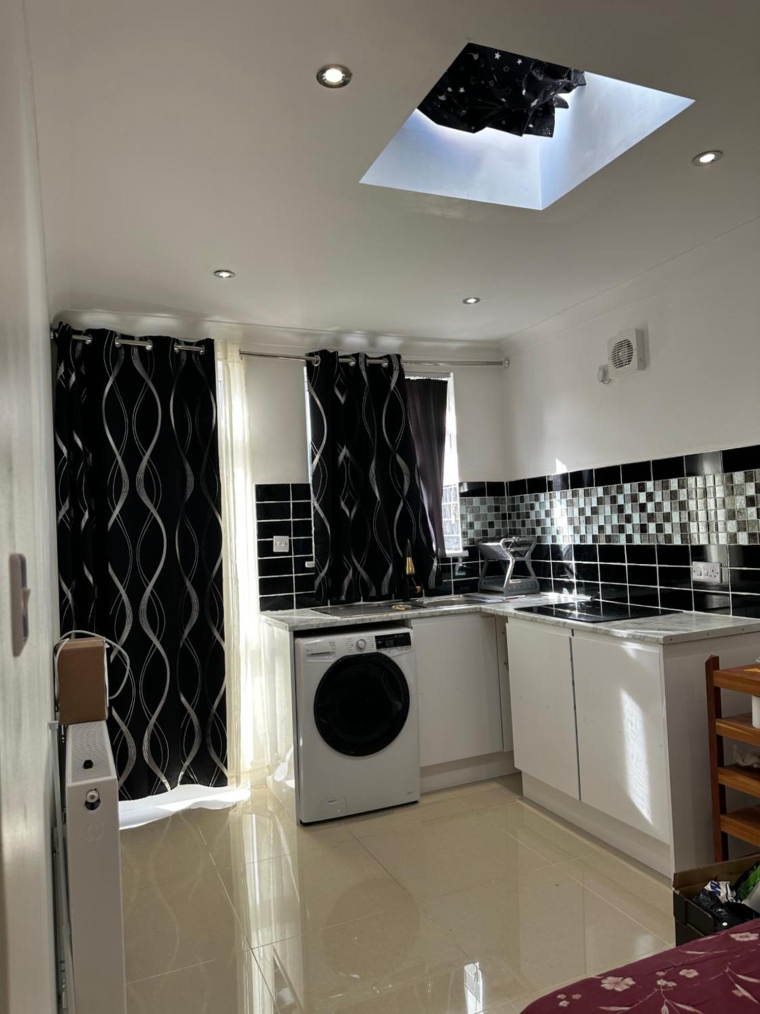 Luxury Ensuite Studio In Crayford Dartford Bexley London With Full Kitchen And Side Garden Alleyway Entrance Erith Экстерьер фото