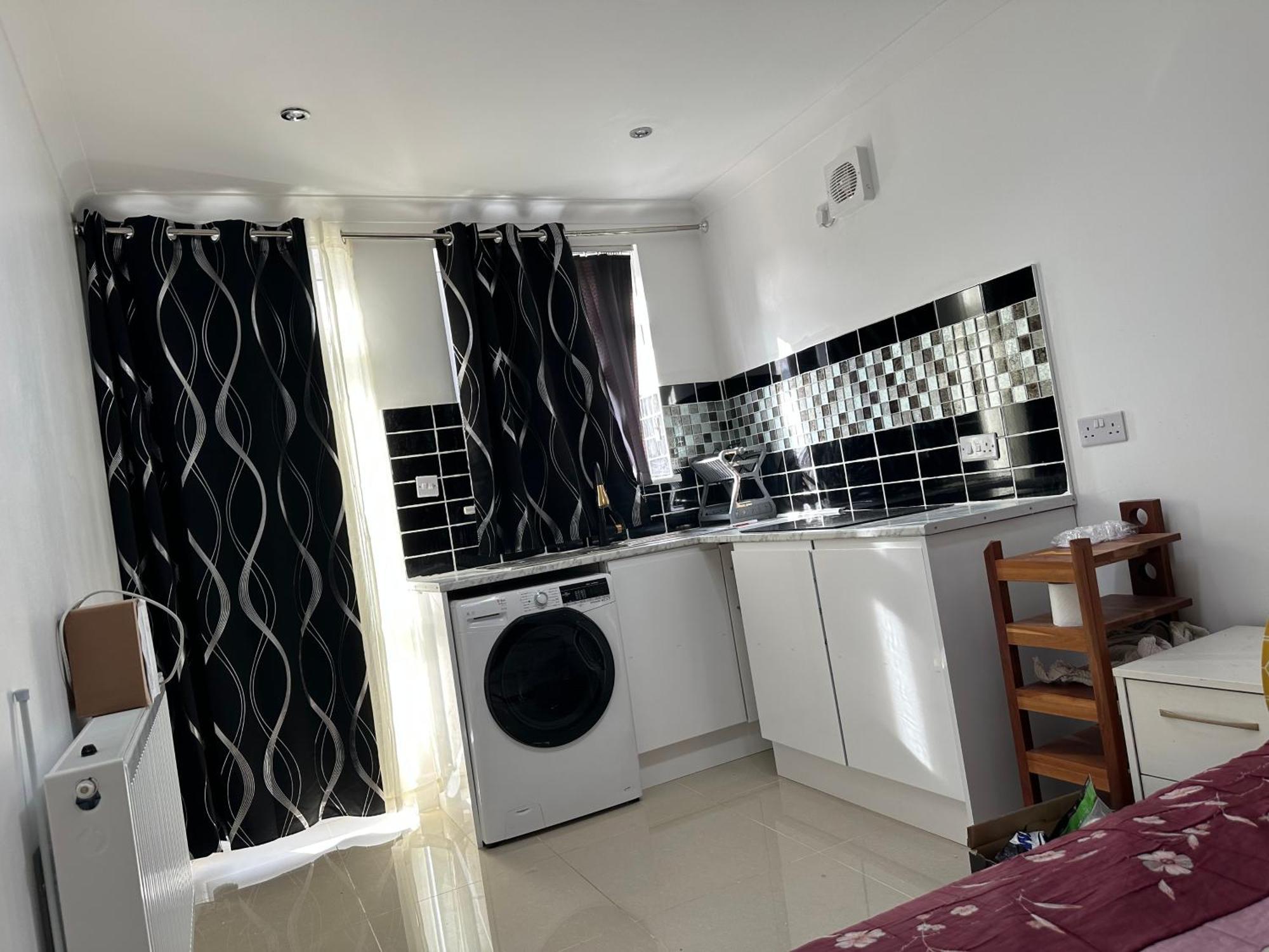 Luxury Ensuite Studio In Crayford Dartford Bexley London With Full Kitchen And Side Garden Alleyway Entrance Erith Экстерьер фото