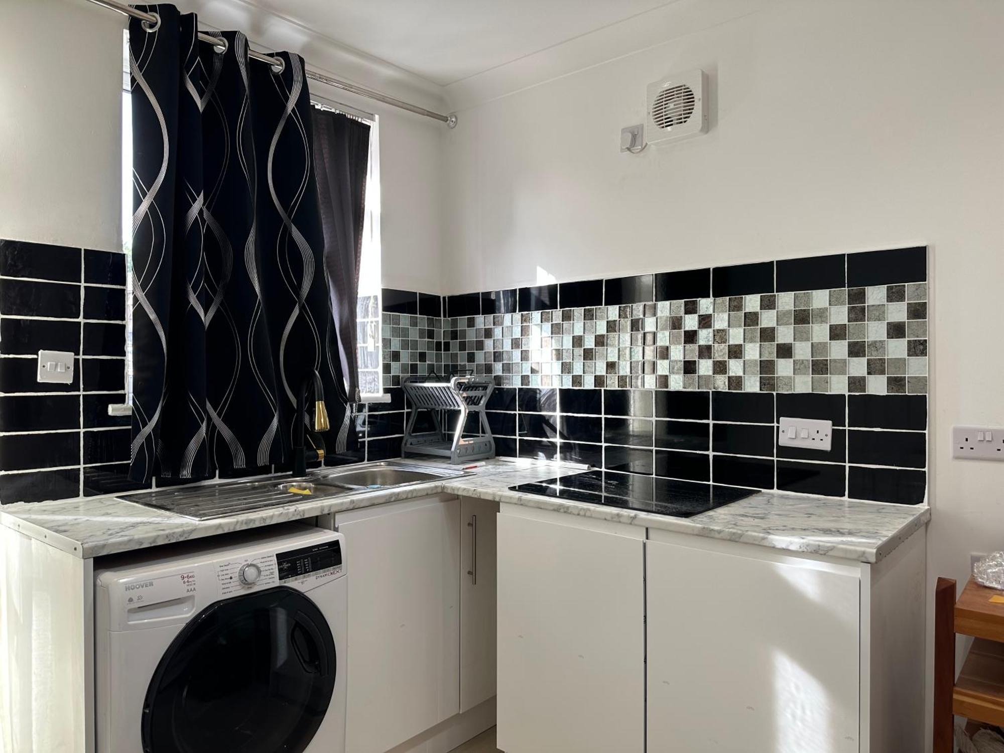Luxury Ensuite Studio In Crayford Dartford Bexley London With Full Kitchen And Side Garden Alleyway Entrance Erith Экстерьер фото